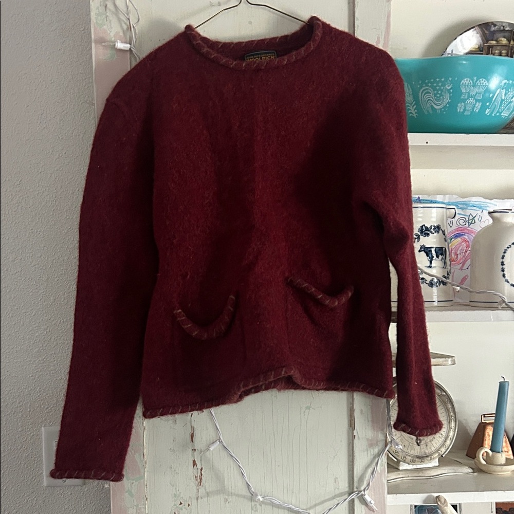 Women’s Crewneck wool Pocket Sweater - Burgundy